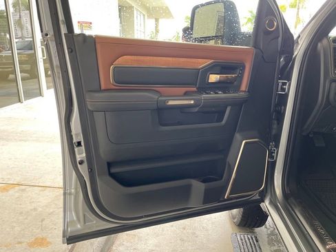 New 2023 RAM 3500 Limited image 32