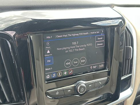 Used 2022 Chevrolet Traverse LS FWD image 12
