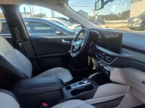 Used 2023 Ford Escape Platinum image 8