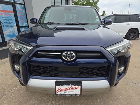 Used 2020 Toyota 4Runner TRD Off-Road Premium w/ Moonroof Package AWD/4WD image 17