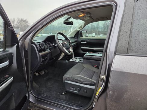 Used 2017 Toyota Tundra SR5 w/ SR5 Upgrade Package RWD image 5