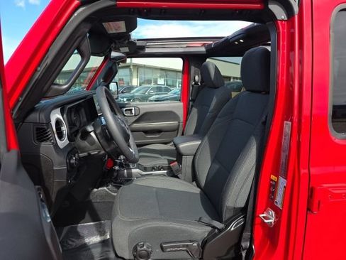 Used 2025 Jeep Wrangler Unlimited Sahara w/ Safety Group AWD/4WD image 28