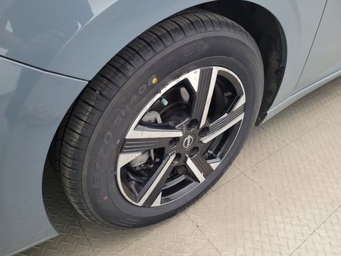 Used 2025 Nissan Sentra SV FWD image 31