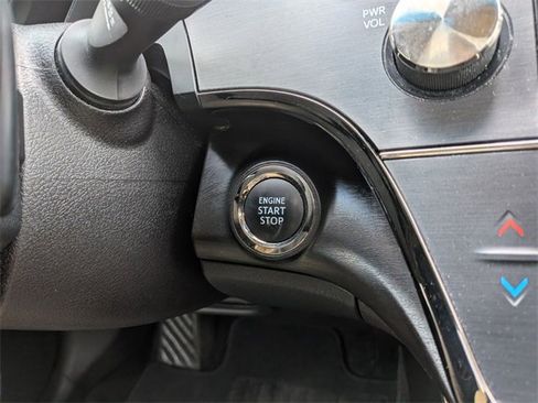 Used 2017 Toyota Avalon XLE Premium image 15