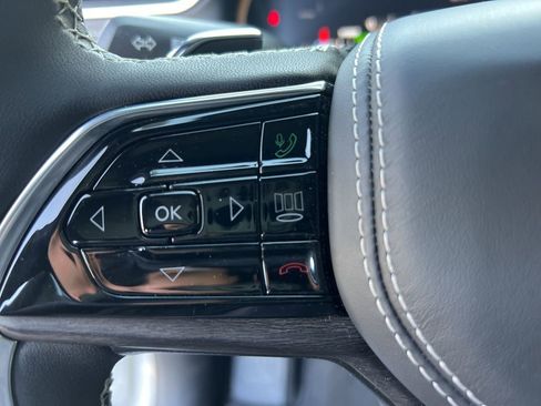 New 2024 Jeep Grand Cherokee Overland w/ Luxury Tech Group IV AWD/4WD image 14