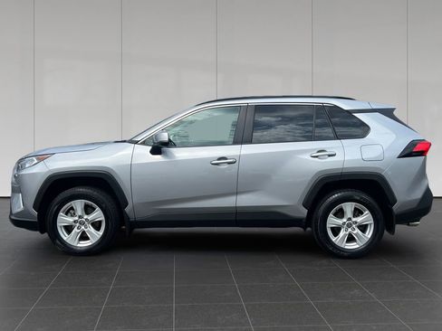 Used 2021 Toyota RAV4 XLE w/ Convenience Package image 2