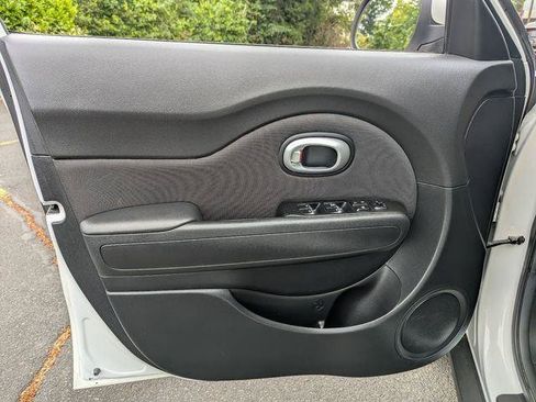 Used 2018 Kia Soul FWD image 10