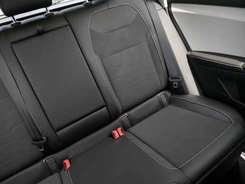 Certified 2025 Volkswagen Taos SE w/ Panoramic Sunroof Package AWD/4WD image 14