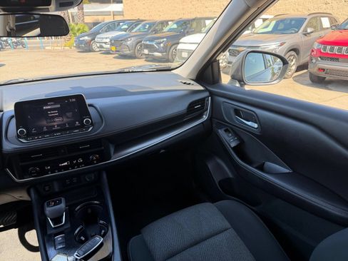 Used 2025 Nissan Rogue SV FWD image 36