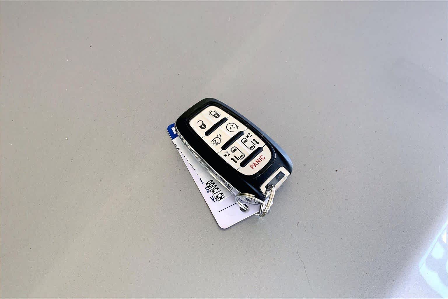 Used 2021 Chrysler Pacifica Touring-L FWD image 19