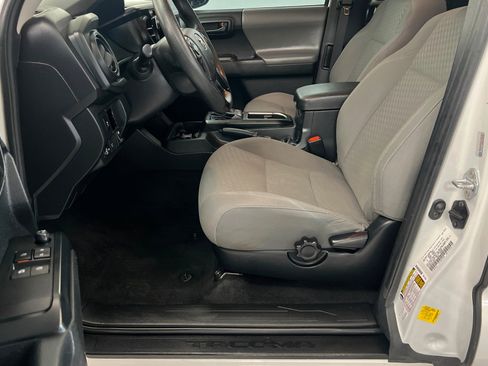 Used 2022 Toyota Tacoma SR AWD/4WD image 13