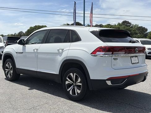 Used 2024 Volkswagen Atlas Cross Sport SE FWD image 4