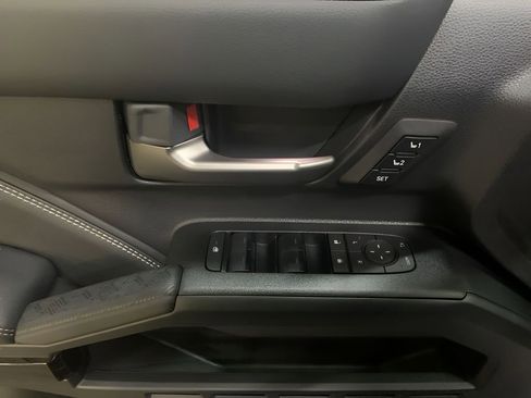 Used 2025 Toyota 4Runner Limited AWD/4WD image 11