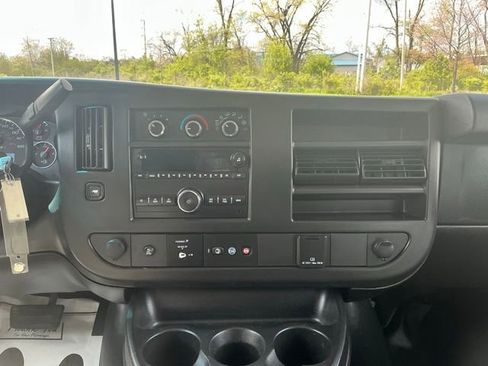 Used 2017 Chevrolet Express 2500 Extended RWD image 24