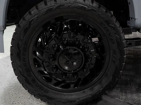 Used 2024 Ford F450 Limited w/ FX4 Off-Road Package image 27