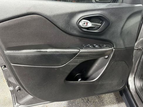 Used 2015 Jeep Cherokee Latitude FWD image 11