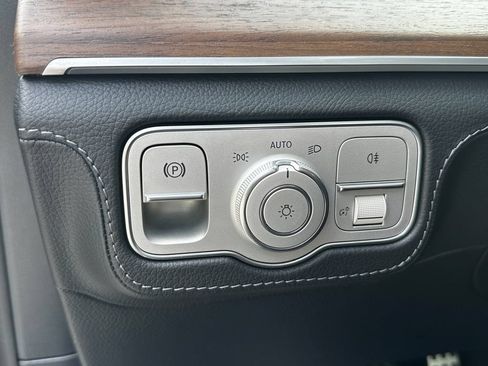 Certified 2025 Mercedes-Benz GLS 580 4MATIC image 35