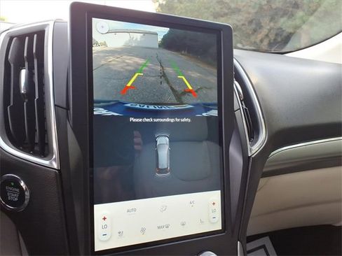 Used 2022 Ford Edge Titanium image 18