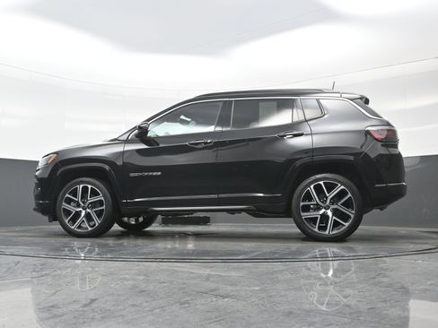 Used 2025 Jeep Compass Limited w/ Elite Group image 27