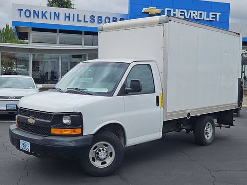 Used 2016 Chevrolet Express 3500 RWD image 2