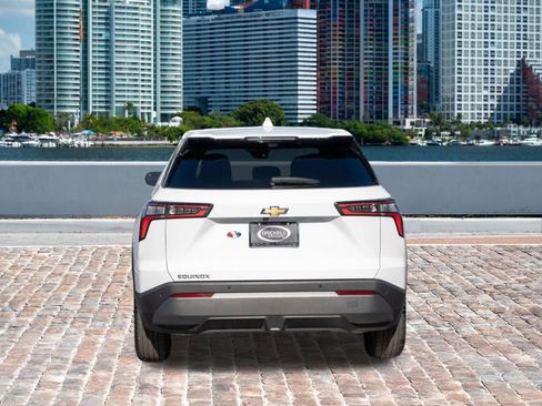 Used 2025 Chevrolet Equinox LT w/ Safety and Technology Package image 6
