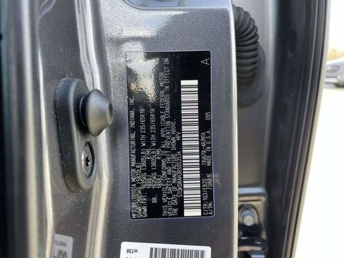 Used 2024 Toyota Highlander XLE image 35