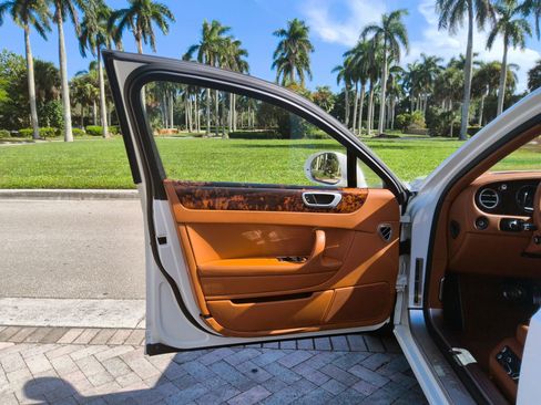 Used 2013 Bentley Flying Spur Flying Spur image 3