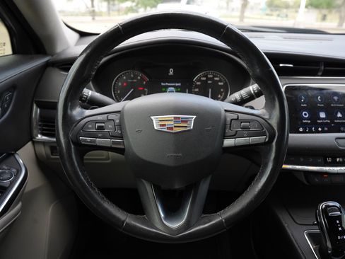 Certified 2023 Cadillac XT4 Luxury w/ Cold Weather Package image 10