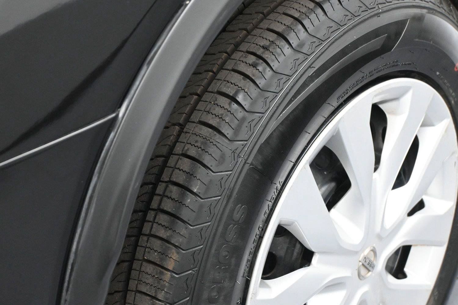 Used 2018 Nissan Rogue S AWD/4WD image 12