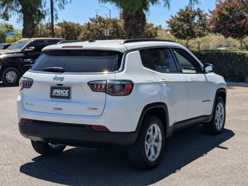 Used 2024 Jeep Compass Latitude AWD/4WD image 5