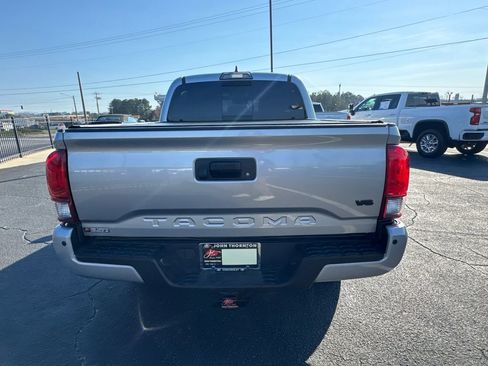 Used 2019 Toyota Tacoma TRD Sport w/ Technology Package image 8