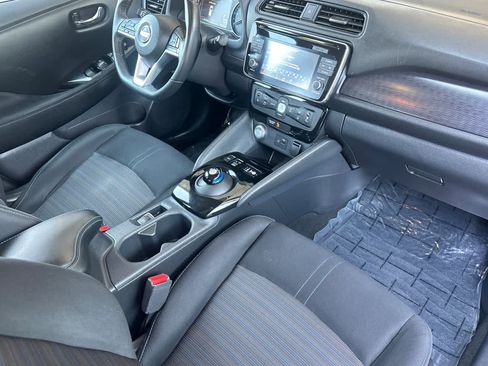 Used 2018 Nissan Leaf SV w/ SV Technology Package FWD image 16