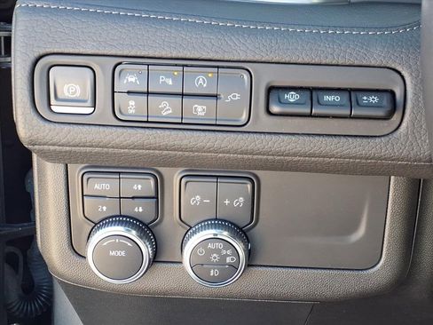 Used 2023 GMC Yukon Denali Ultimate image 5