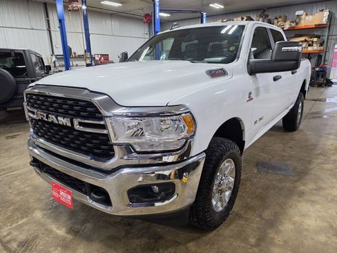 Used 2024 RAM 2500 Big Horn w/ Off Road Package AWD/4WD image 4