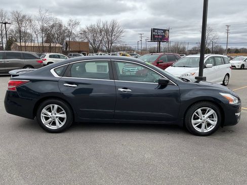Used 2015 Nissan Altima 2.5 SV FWD image 9