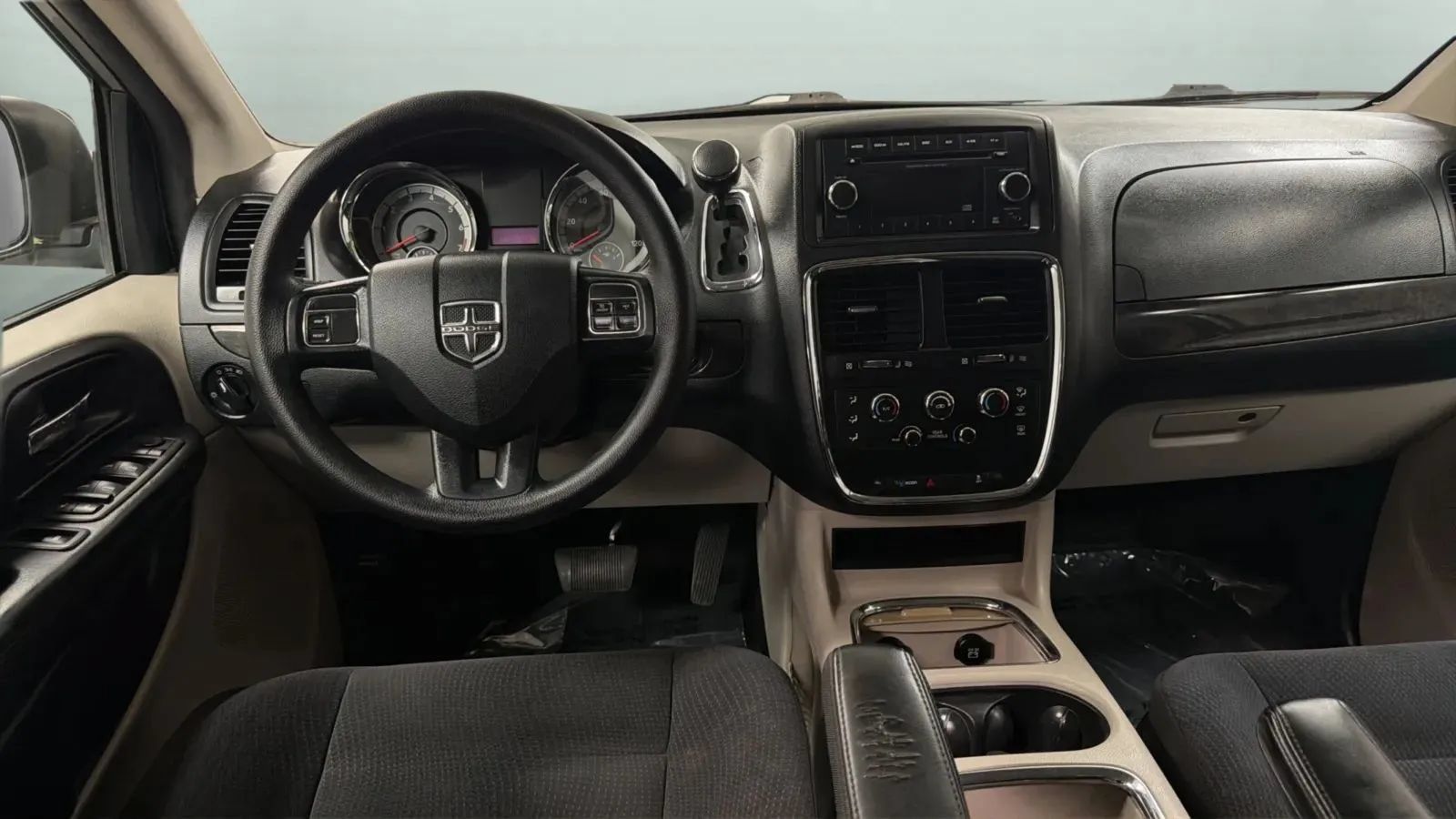Used 2014 Dodge Grand Caravan SXT FWD image 10