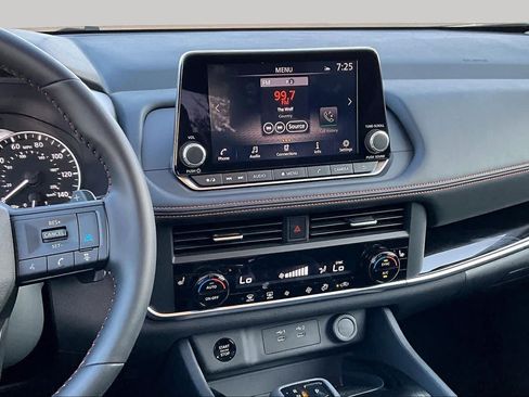 Certified 2025 Nissan Rogue SV AWD/4WD image 6