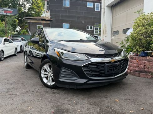Used 2019 Chevrolet Cruze LT FWD image 17