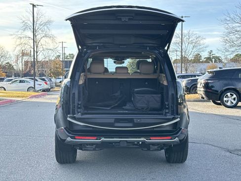 New 2026 Land Rover Range Rover Long Wheelbase SE image 12