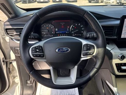 Used 2021 Ford Explorer XLT w/ Equipment Group 202A AWD/4WD image 16