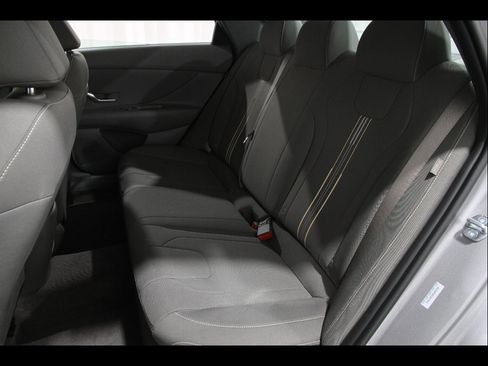 Certified 2025 Hyundai Elantra Sport FWD image 17