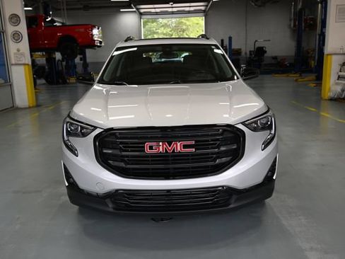 Used 2021 GMC Terrain SLT w/ Elevation Edition FWD image 2