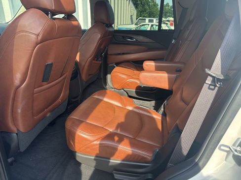 Used 2016 Cadillac Escalade Premium AWD/4WD image 6