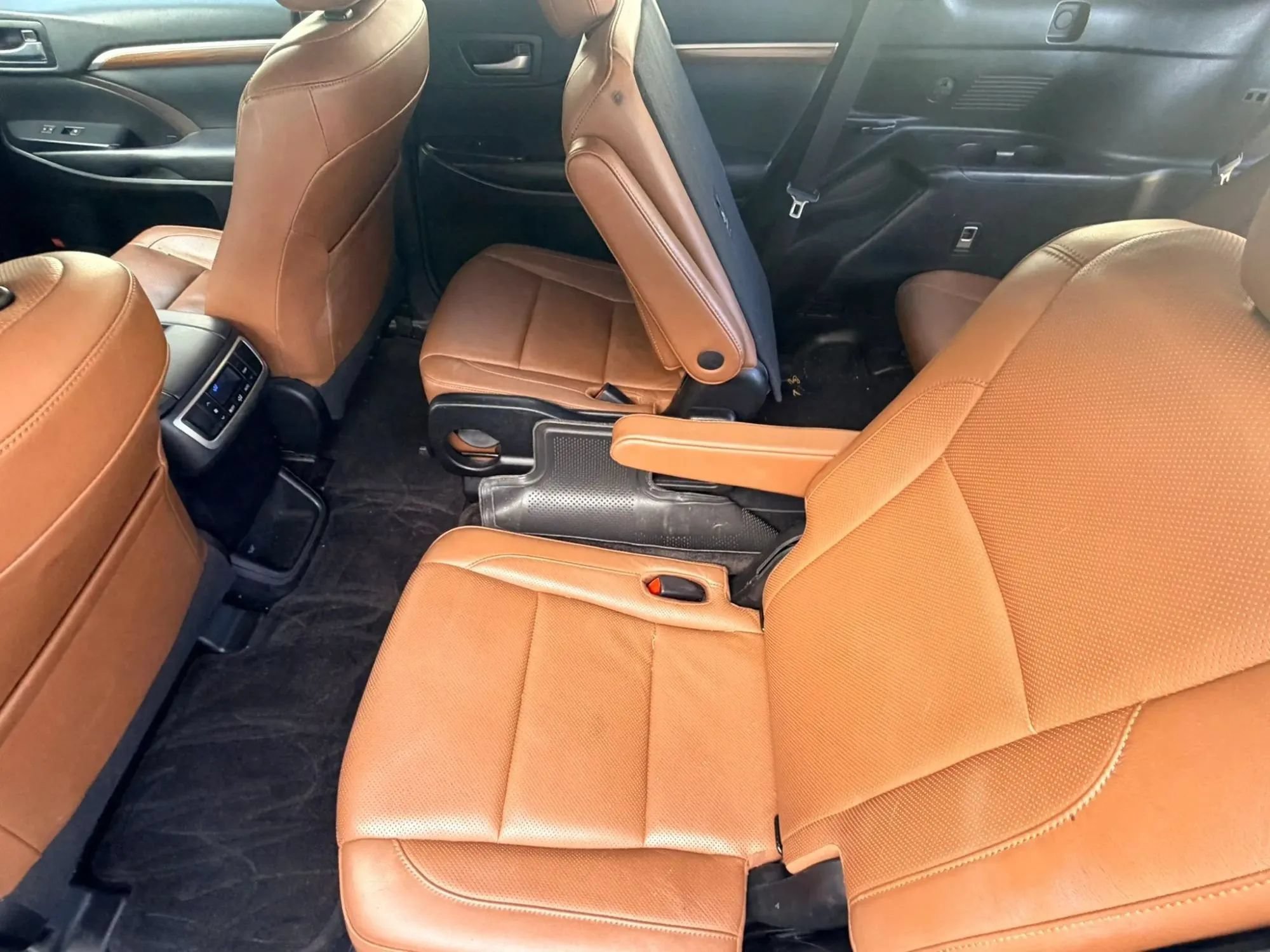 Used 2018 Toyota Highlander Limited FWD image 33