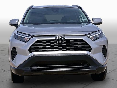 Used 2025 Toyota RAV4 XLE FWD image 4