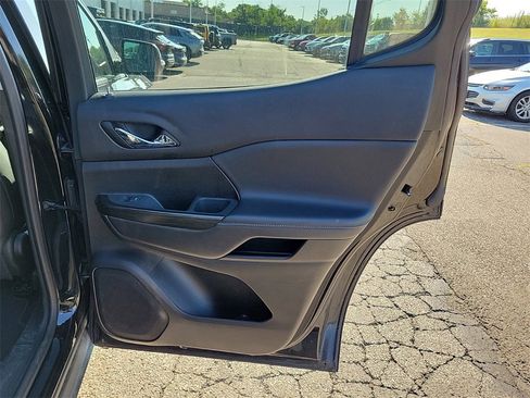 Used 2023 GMC Acadia SLT image 14