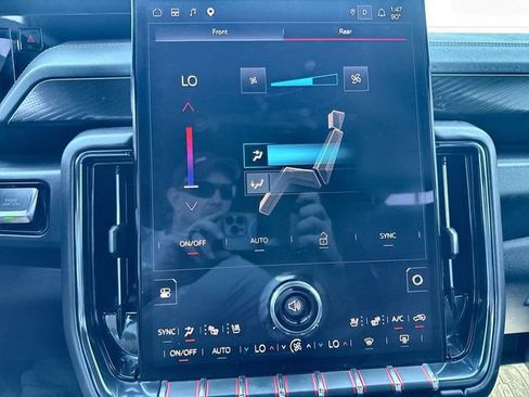 Used 2025 GMC Yukon AT4 w/ AT4 Premium Package AWD/4WD image 19
