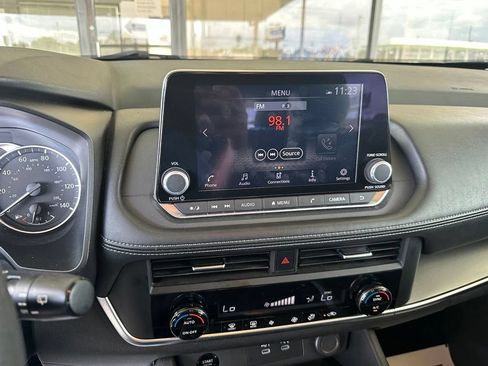 Used 2024 Nissan Rogue SV AWD/4WD image 14