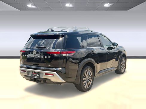 Used 2023 Nissan Pathfinder SL w/ SL Premium Package FWD image 9