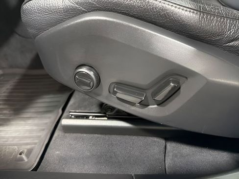 Used 2021 Volvo XC60 T5 Momentum w/ Premium Package image 12